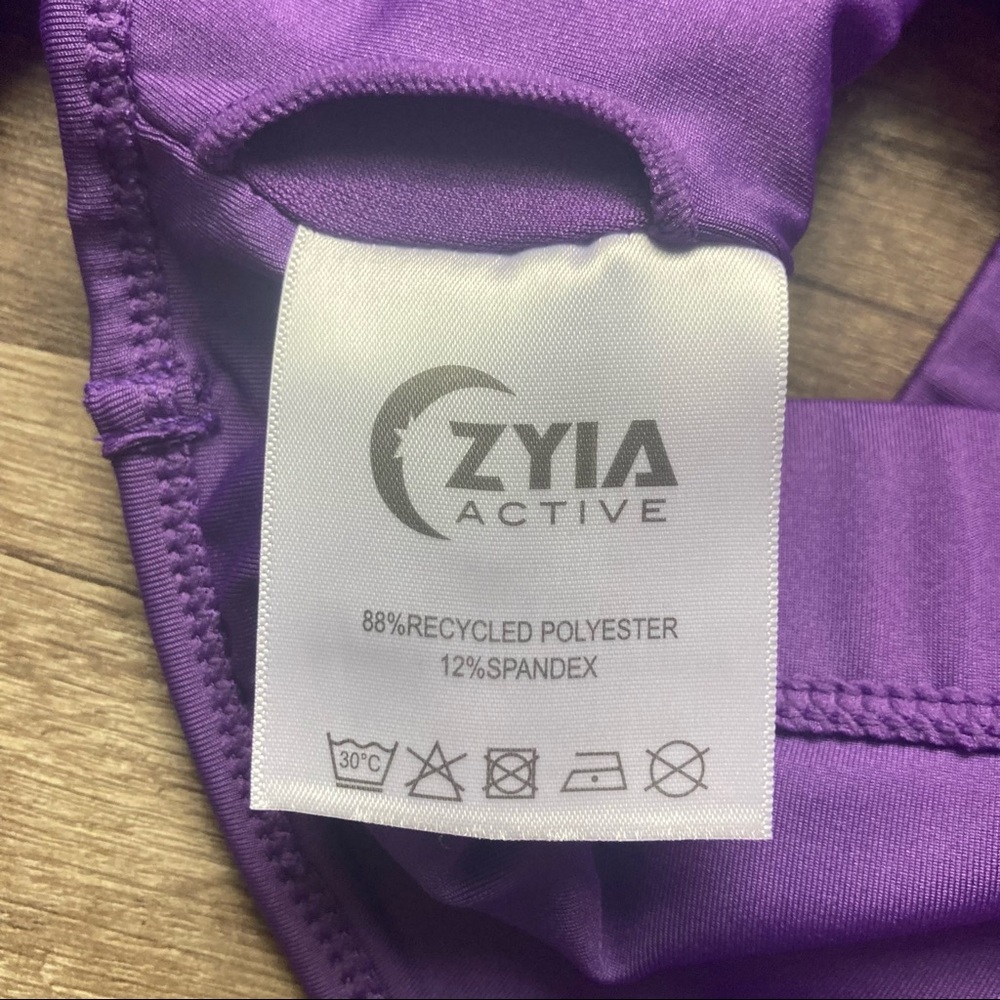 SOLD ZYIA bomber sports bra - Picture 6 of 6